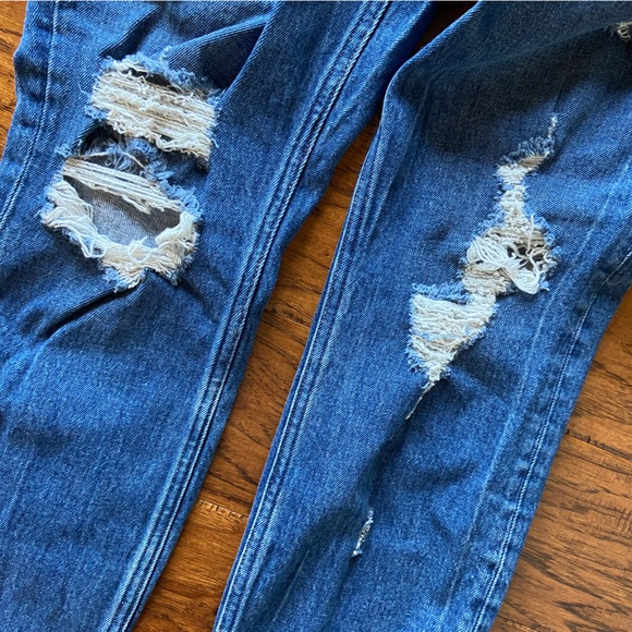 Abercrombie & Fitch Curve Love High Rise Mom Jean Dark Wash - Size 27 / 4r - Picture 4 of 5